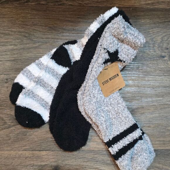 Steve Madden 3-Pk Solid/Striped/ Star Plush Socks - Picture 3 of 5